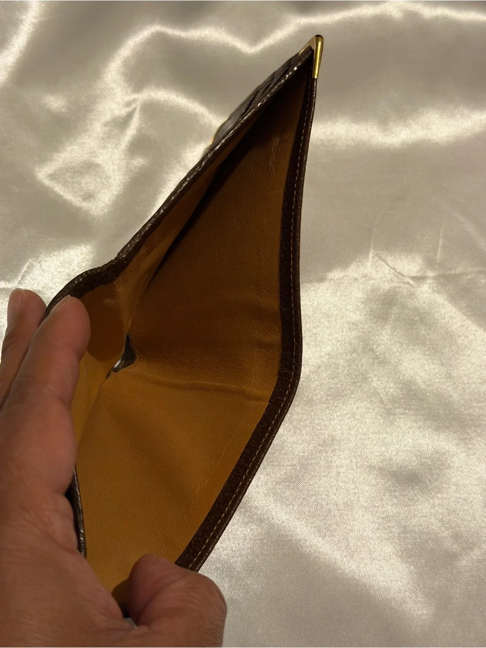 Gucci Slim Brown Leather Men’s Wallet with Gold Corner Accents
